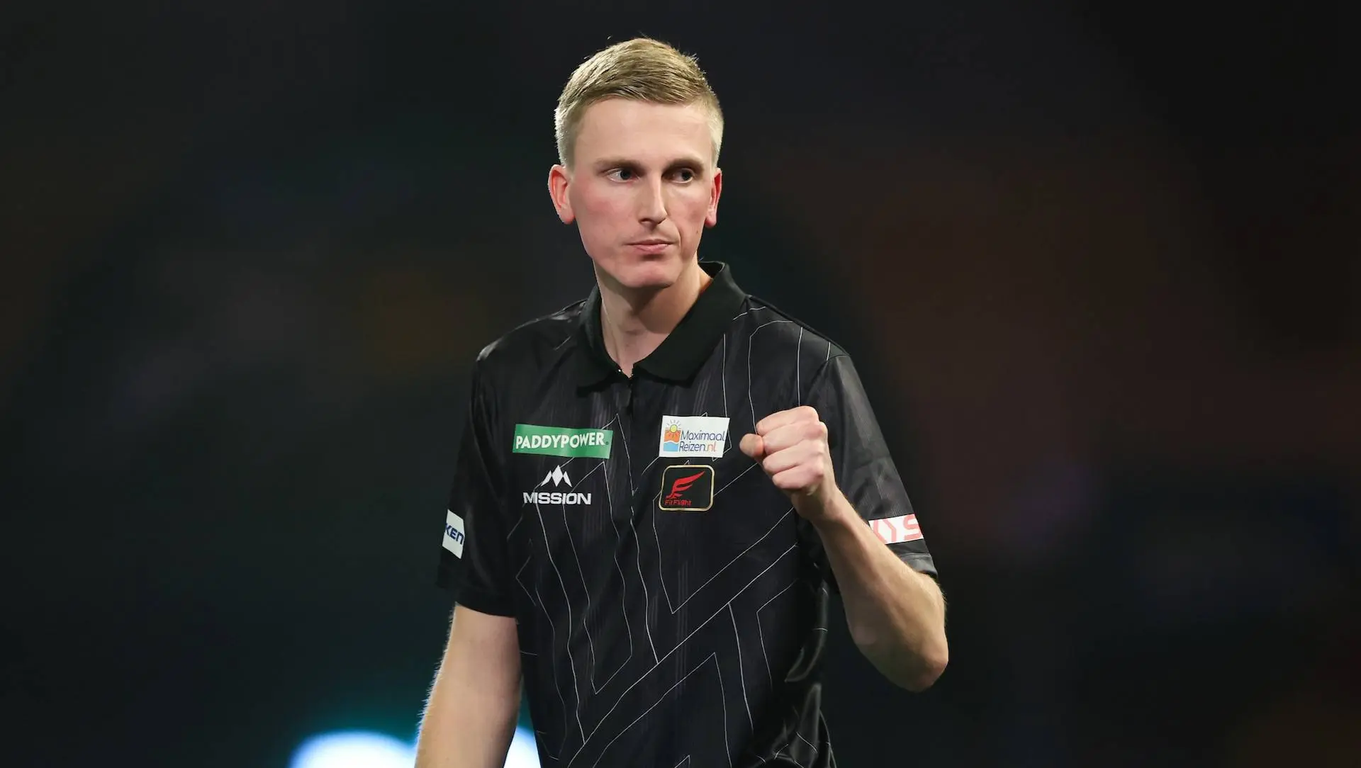 Wessel Nijman vloert ontketende Gerwyn Price in finale van Players Championship 2; Van Gerwen in kwartfinales afgedroogd
