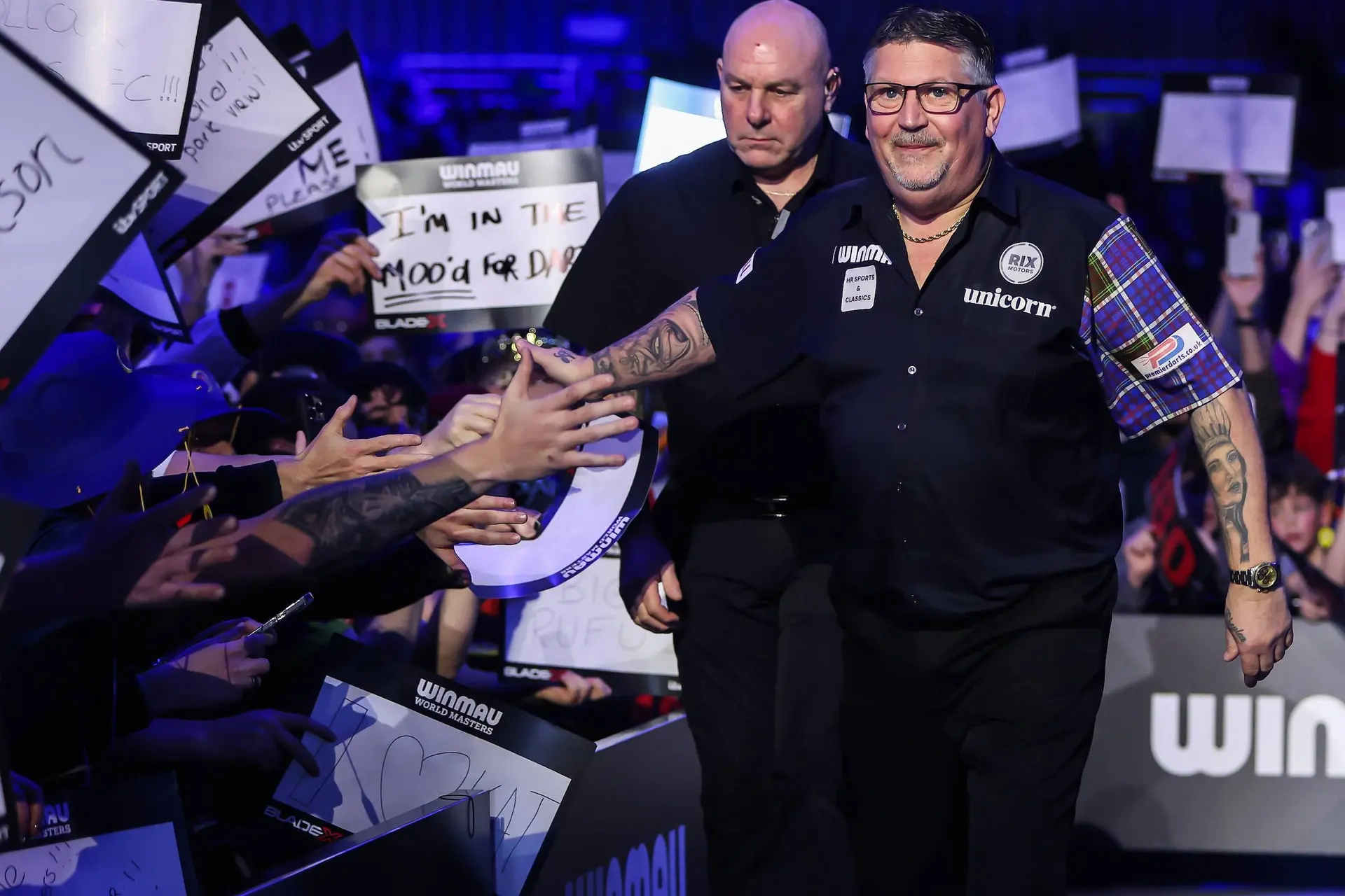 Gary Anderson haalt fel uit naar dart-influencers: “Koop een set van twintig pond en speel gewoon darts”