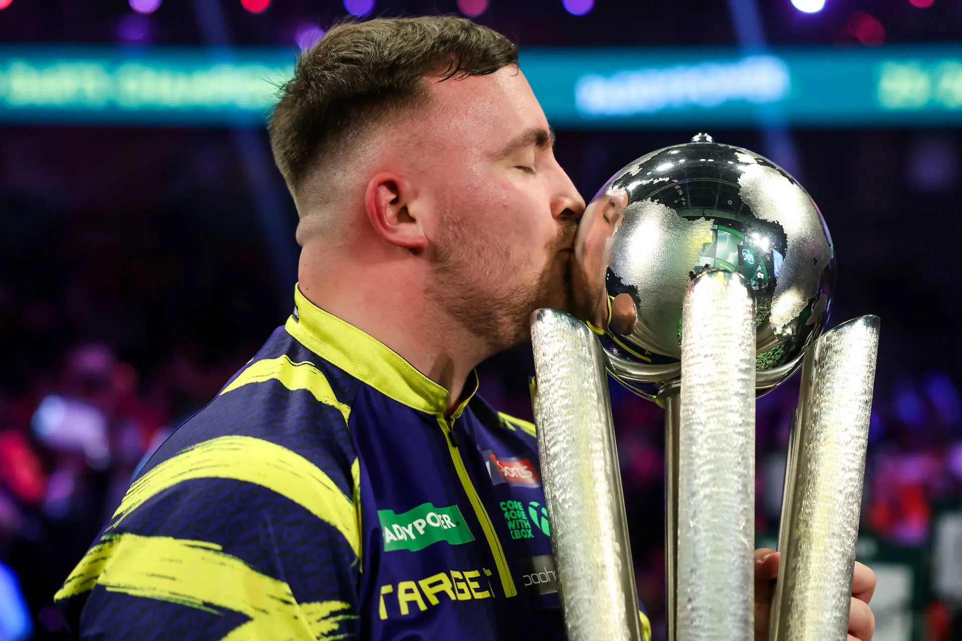 Luke Littler moet bijna helft van gewonnen miljoen pond prijzengeld alweer inleveren na wereldtitel
