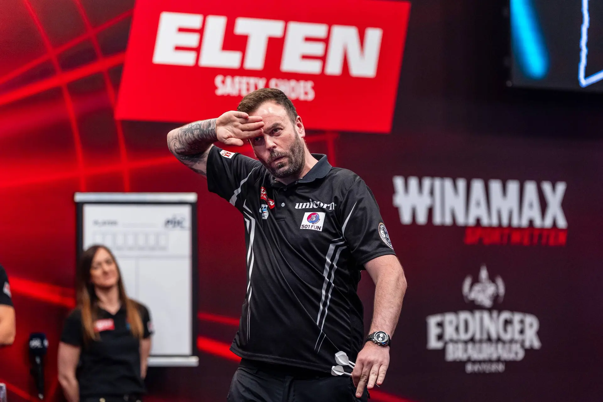 Ross Smith op het podium van de European Darts Grand Prix