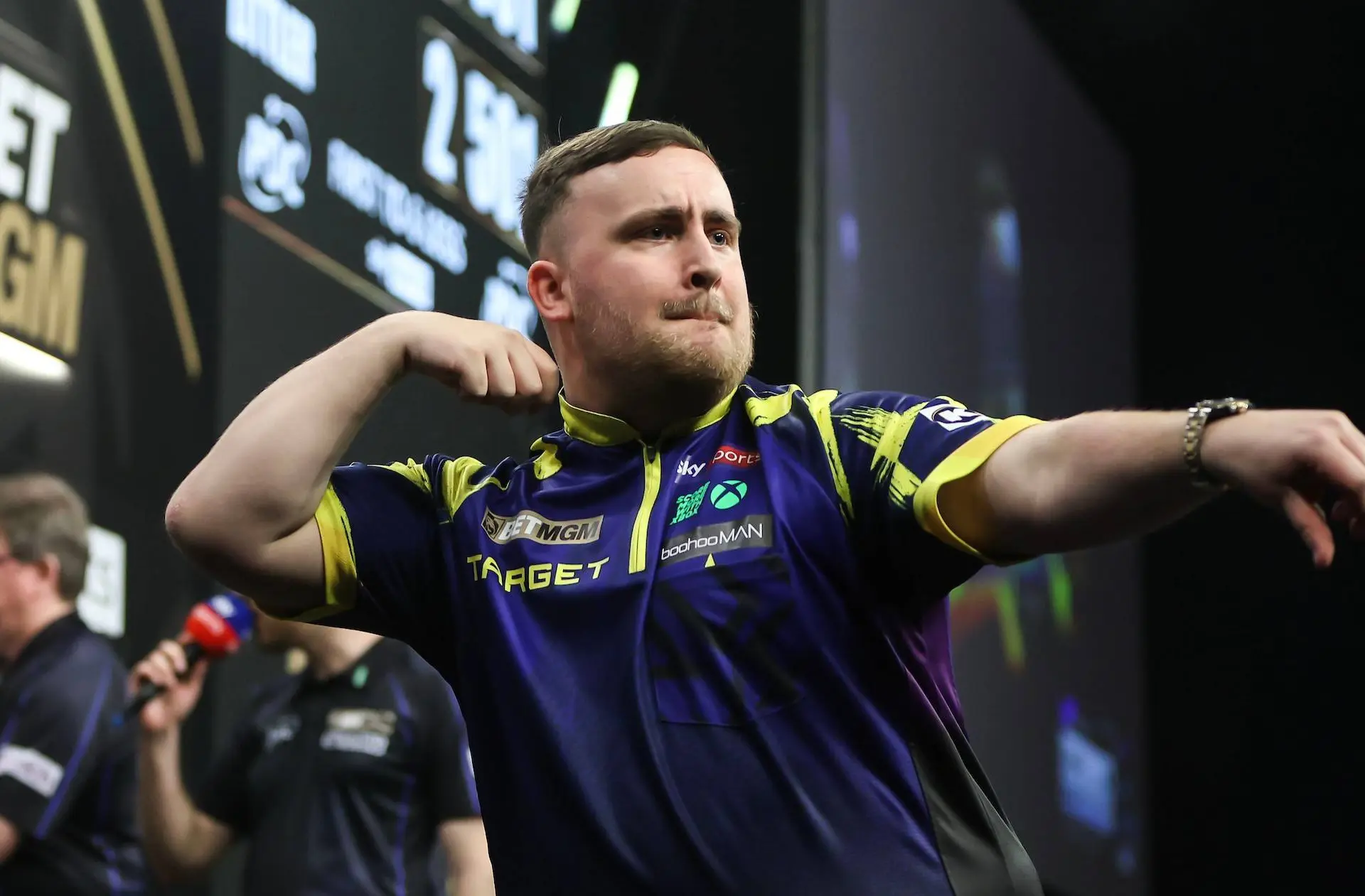 Zoveel heeft Luke Littler verdiend per gegooide dart in het huidige Premier League-seizoen