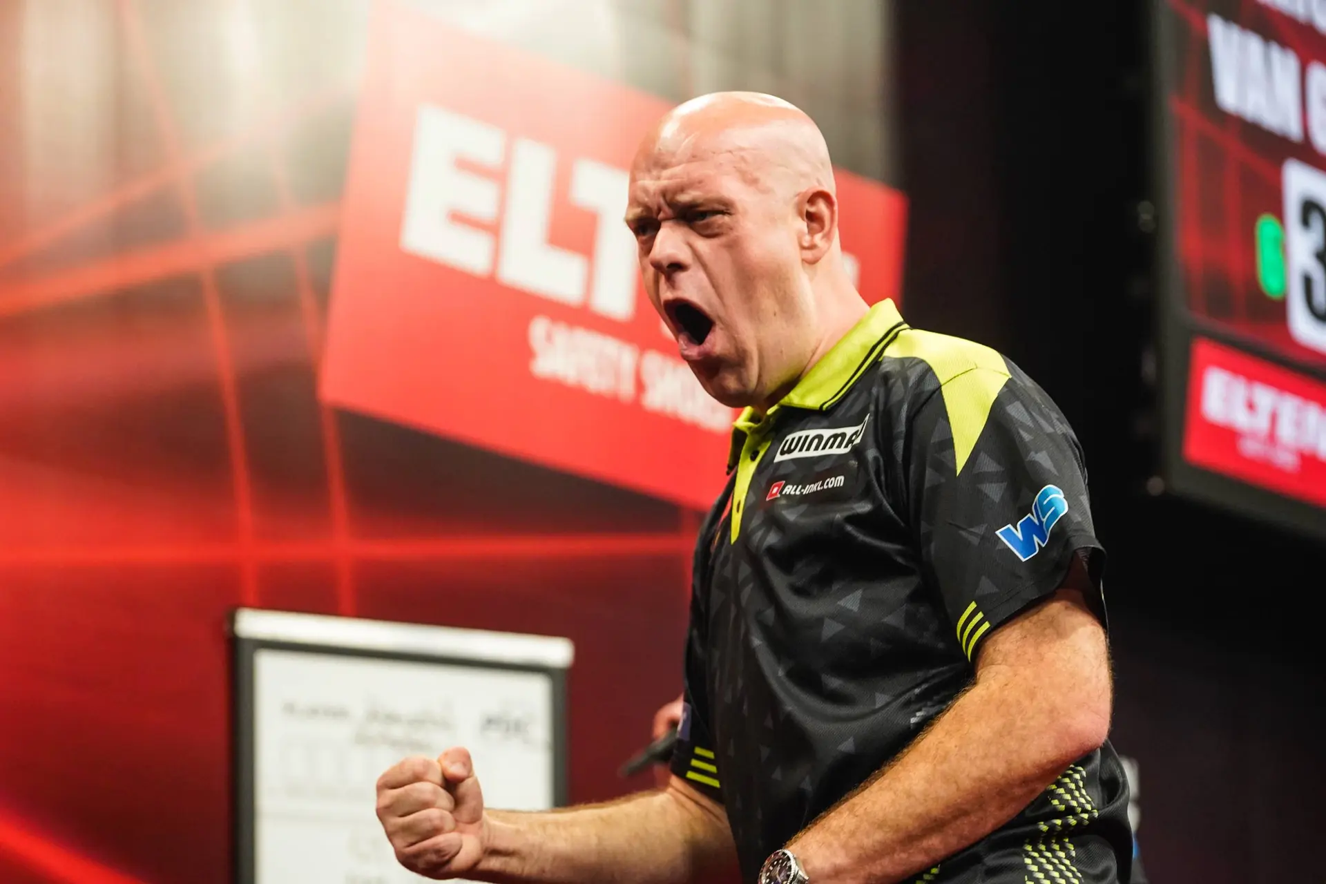 LIVE Players Championship 15: Van Gerwen verslaat Greaves en strijdt samen met Van Duijvenbode voor een finaleplaats