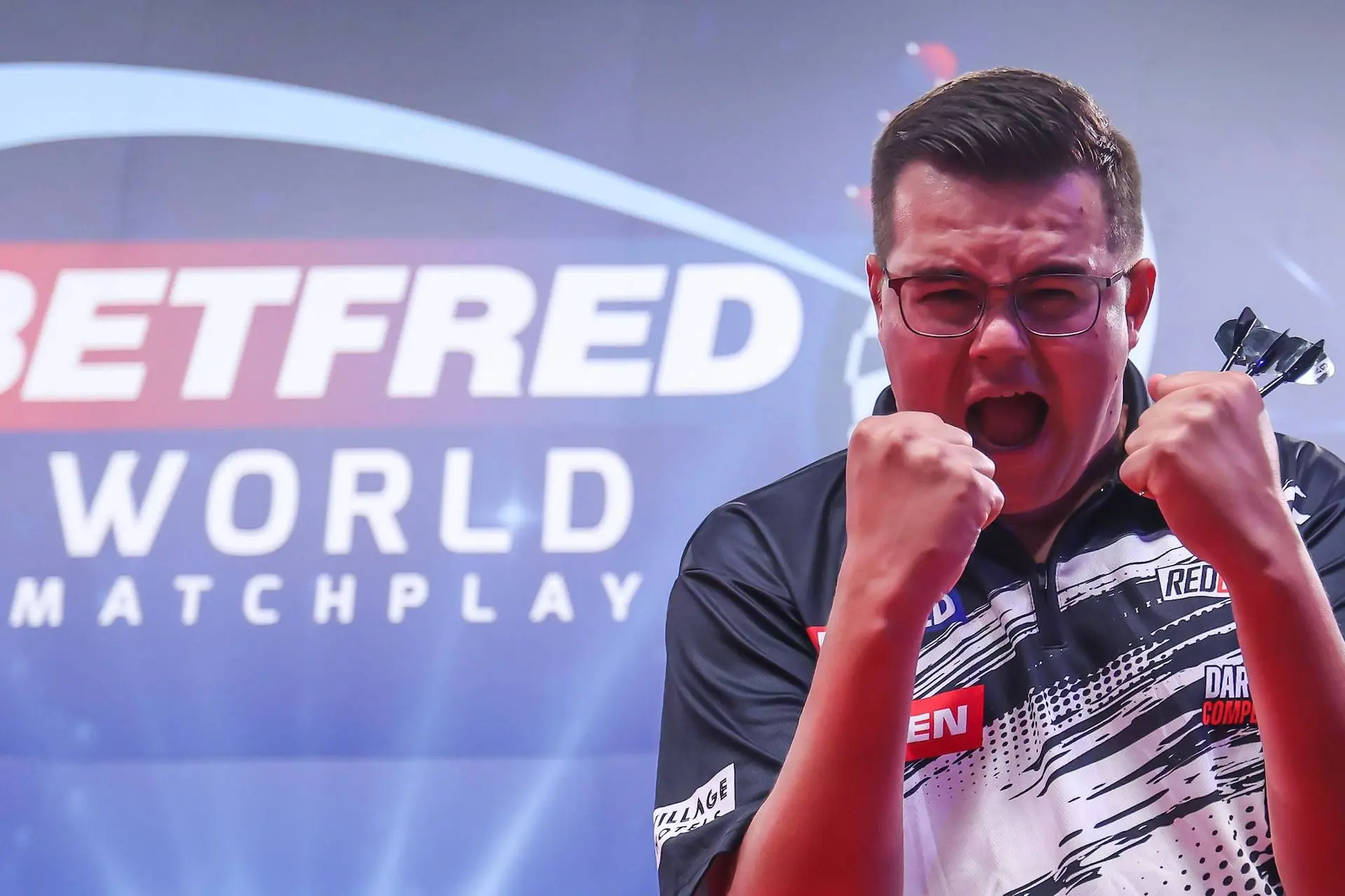 World Matchplay Round-up vrijdagavond: Gian van Veen wint thriller van James Wade en bereikt de halve finale, Gerwyn Price knokt zich langs Ross Smith