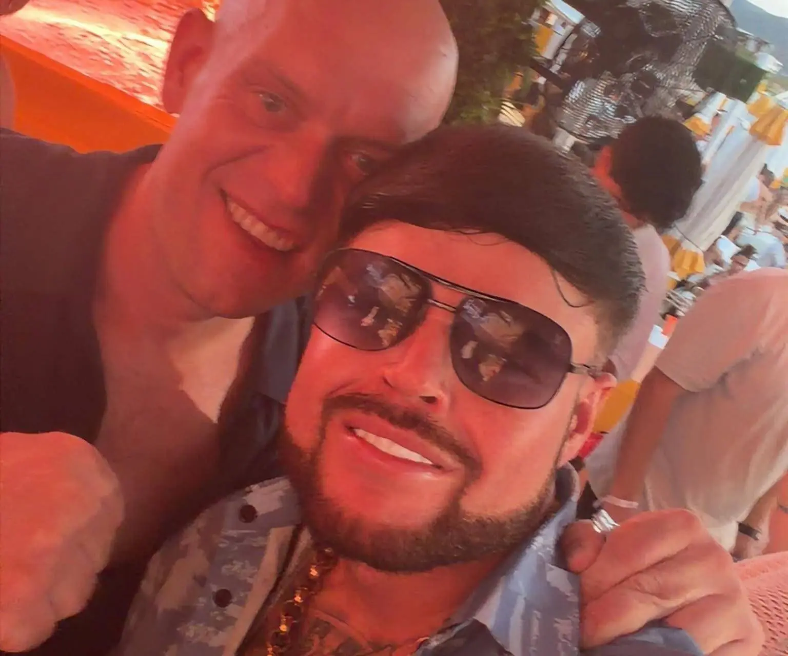 "Eerst staat hij nog te dansen op Ibiza, en enkele dagen later moet hij een groot toernooi spelen" - Michael van Gerwen opnieuw bekritiseerd na vroege exit op World Matchplay