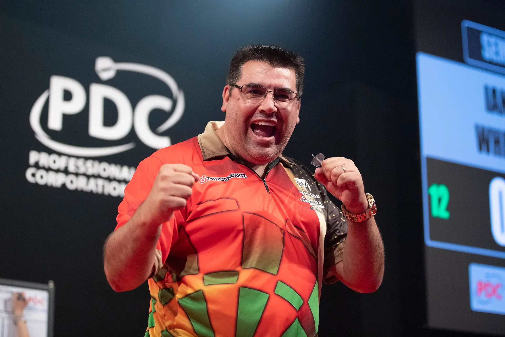 De Sousa met negendarter langs De Zwaan op EK Darts, White dankzij hoge finishes te sterk voor King