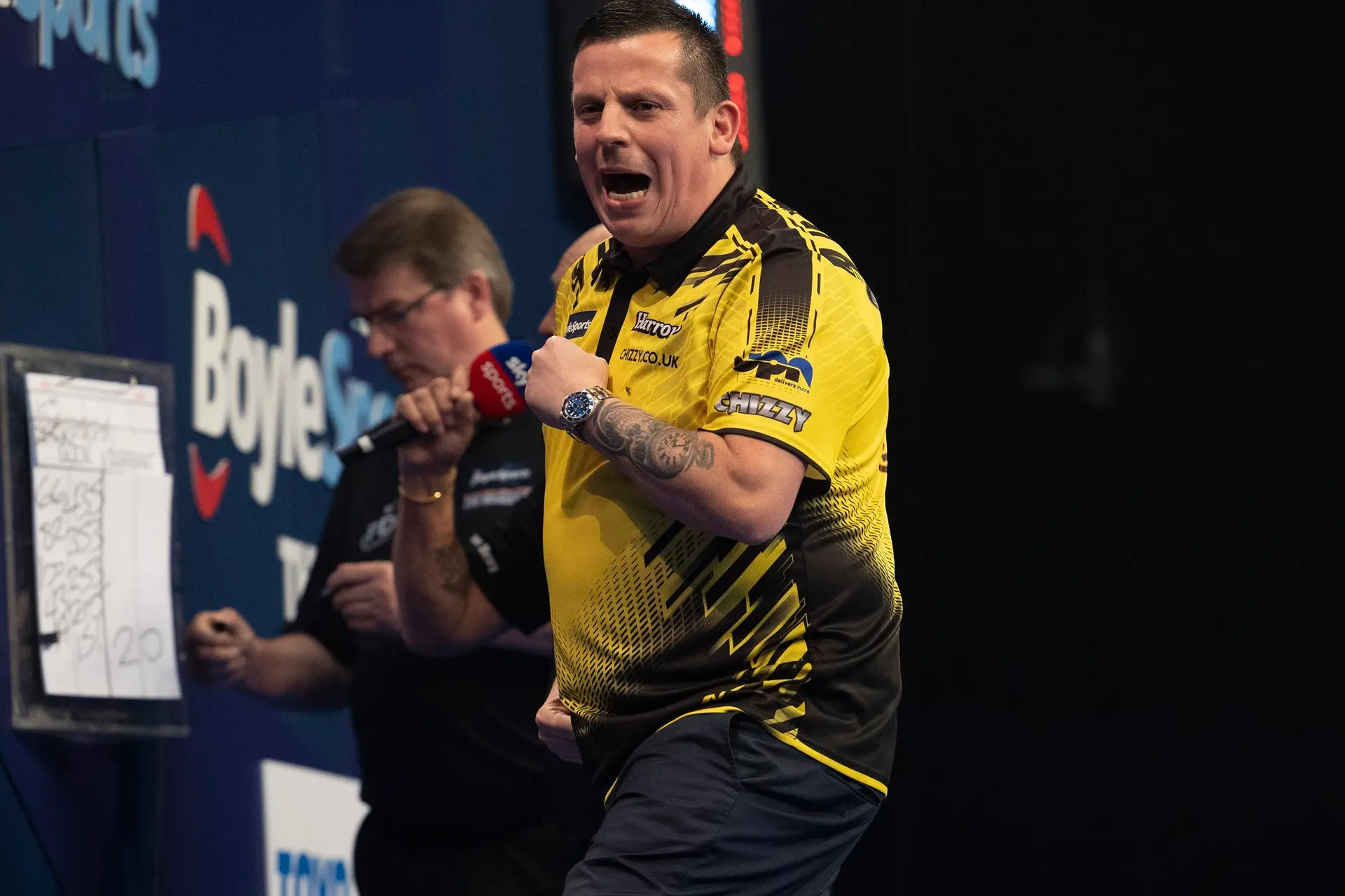 Cross en Chisnall beginnen met zeges in eerste poulewedstrijd op Grand Slam of Darts