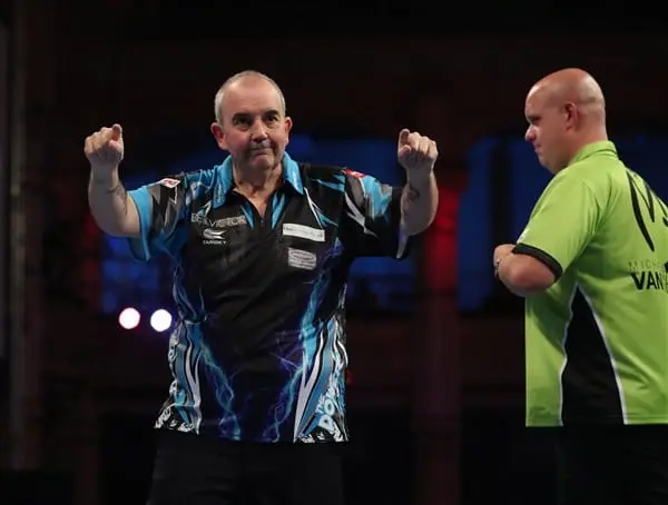 "Er is eigenlijk niets gebeurd, anders had ik elke week met Taylor in de krant gestaan" – Michael van Gerwen vindt dat het incident tussen Littler en Van Veen buiten proportie is opgeblazen