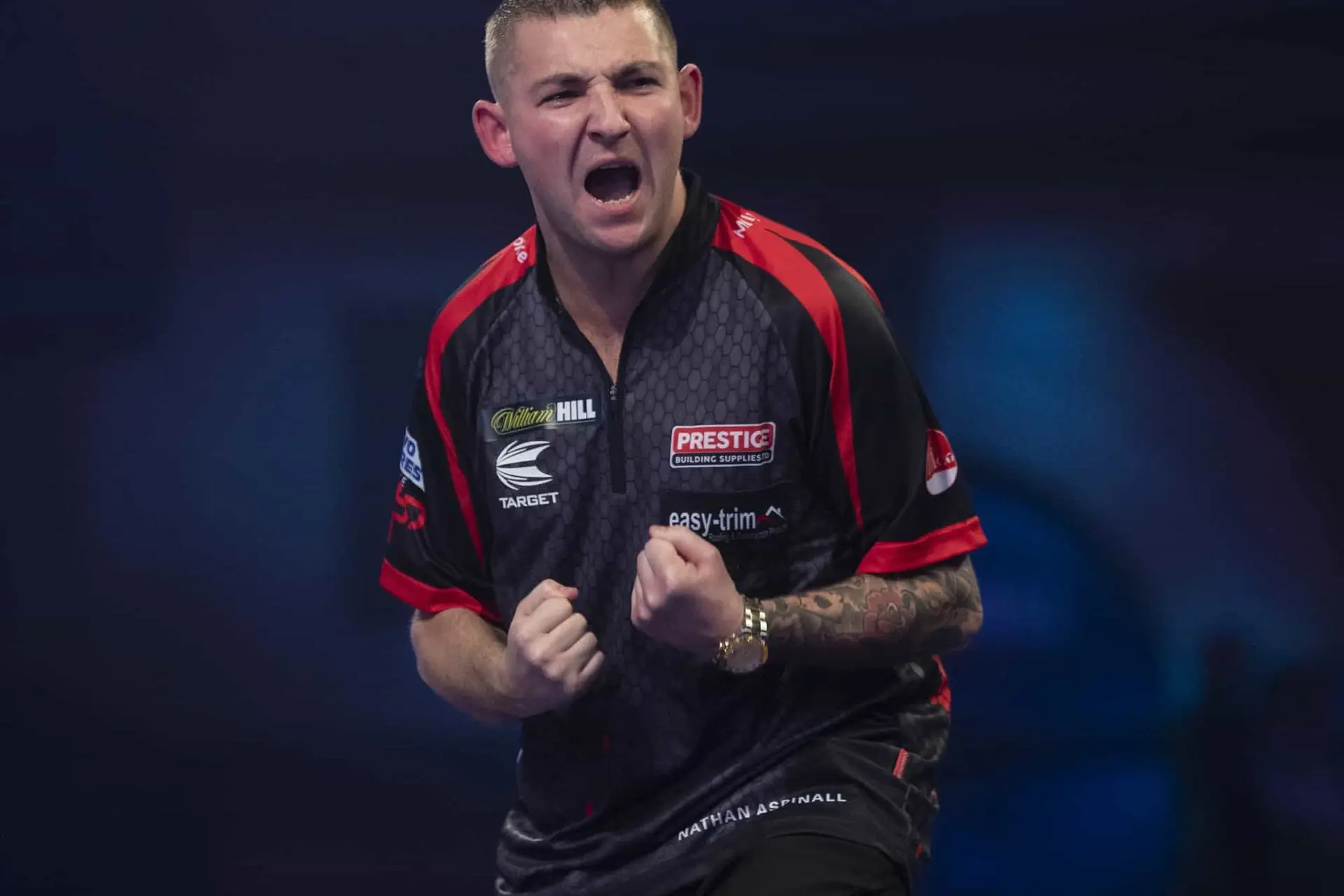 Waites laat met vier gemiste matchdarts Aspinall ontsnappen op WK Darts