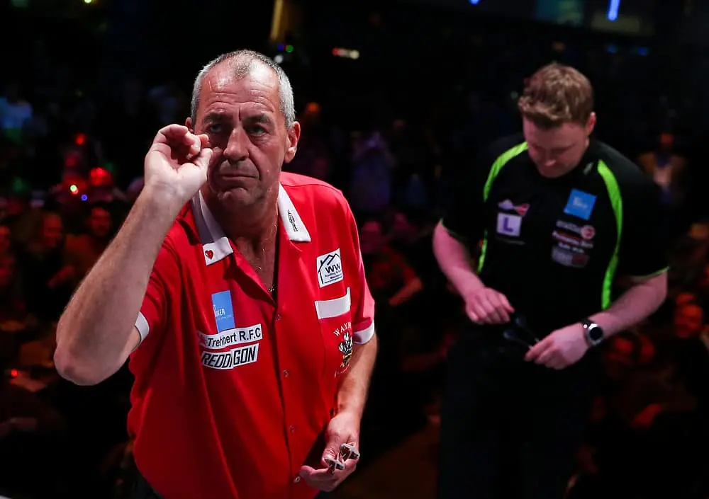 Warren oudste wereldkampioen ooit na zege op Williams in BDO WK-finale