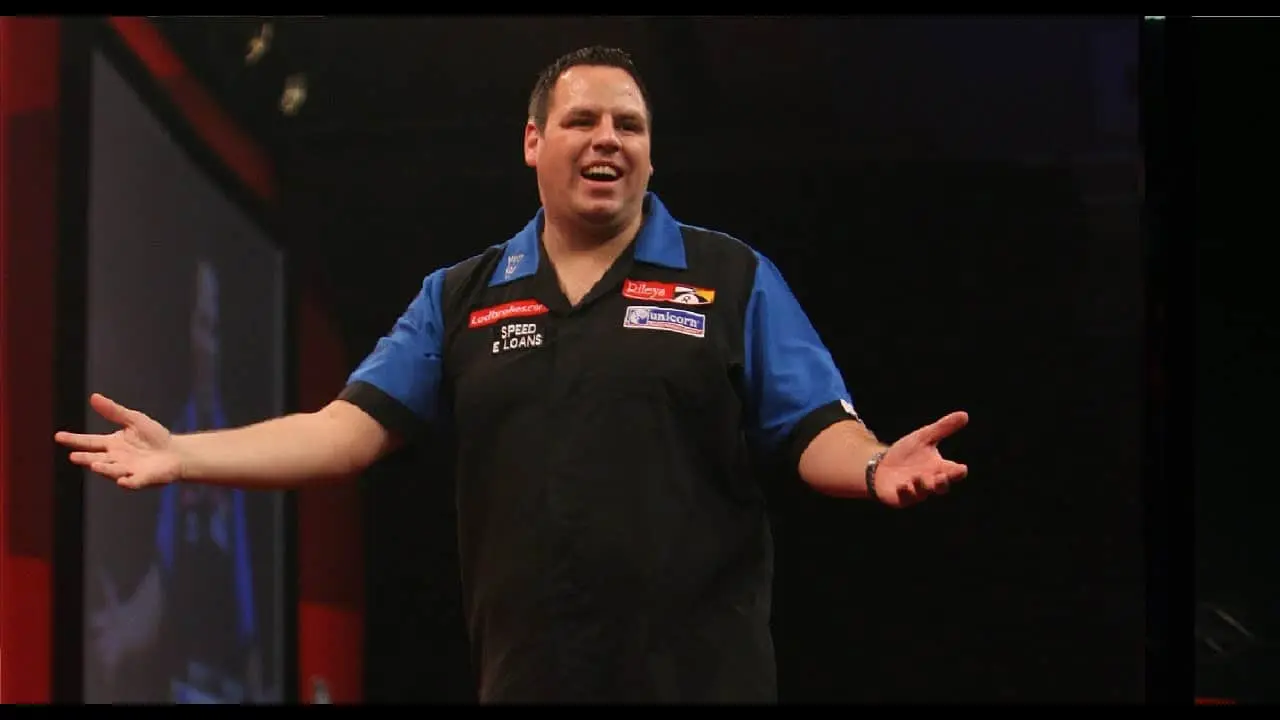 THROWBACK VIDEO: Lewis gooit als eerste darter ooit negendarter in WK-finale