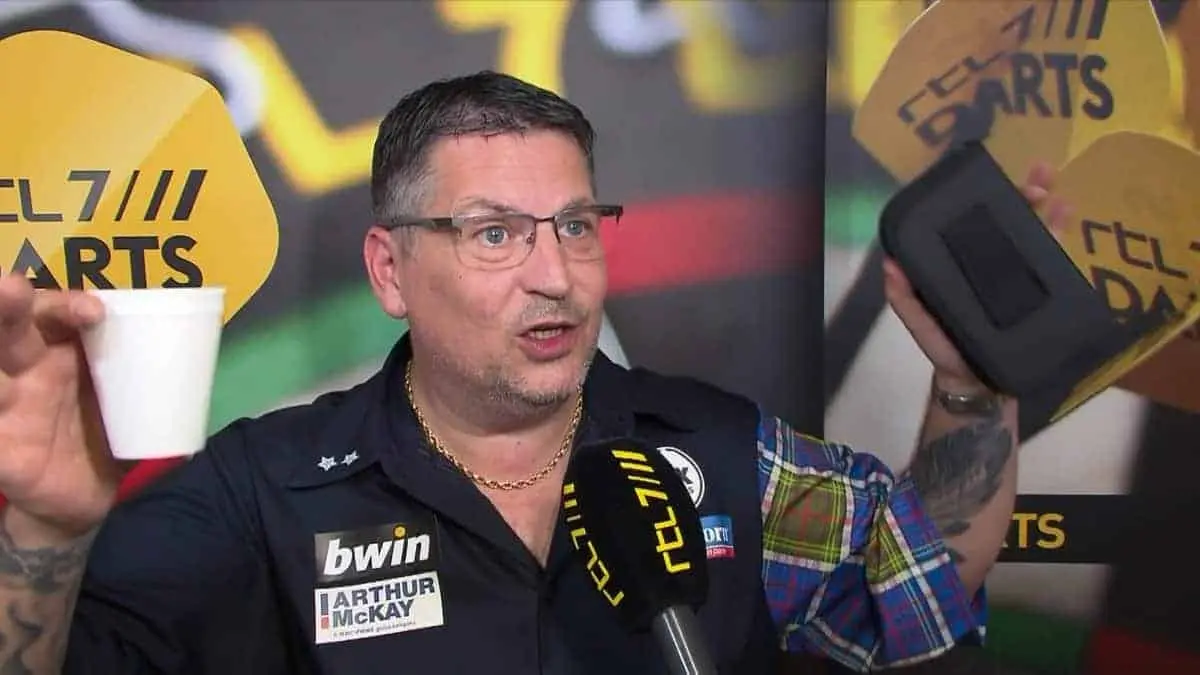 Harms en Anderson praten over 'geurrijke dingetjes' na duel: 'Dacht dat hij scheet had gelaten'