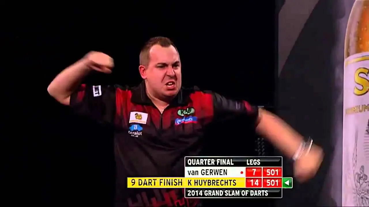 THROWBACK VIDEO: Kim Huybrechts gooit de wedstrijd van z'n leven op Grand Slam met negendarter en winst tegen Van Gerwen