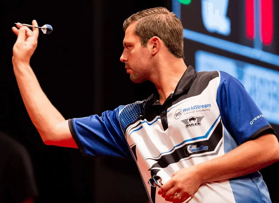 Kuivenhoven bereikt kwartfinale European Darts Grand Prix na overwinning op Durrant, White met ruime cijfers langs Smith