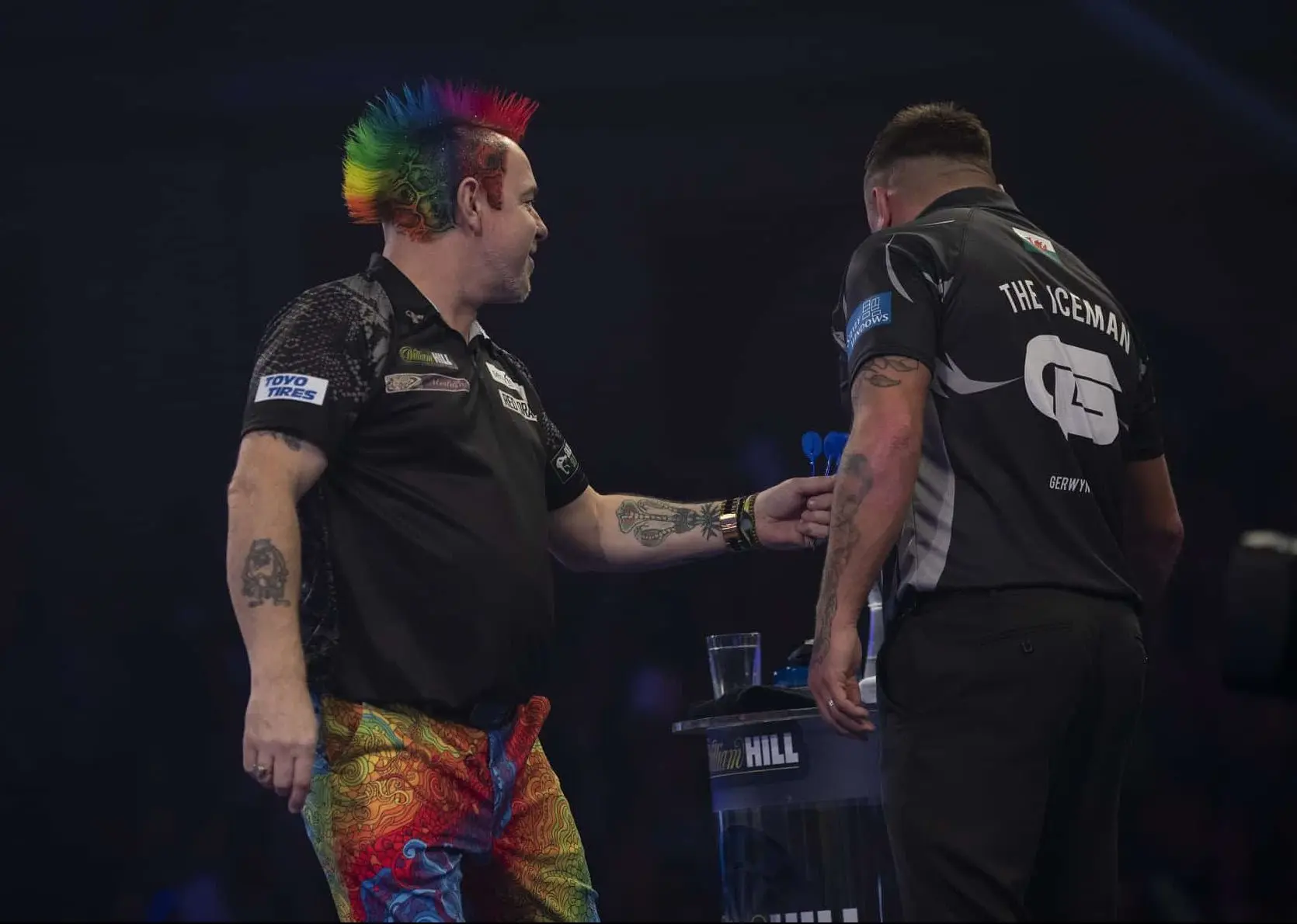 Wright wint op slotdag Super Series, toestand Van Barneveld weer stabiel na ineenzakking (liveblog gesloten)