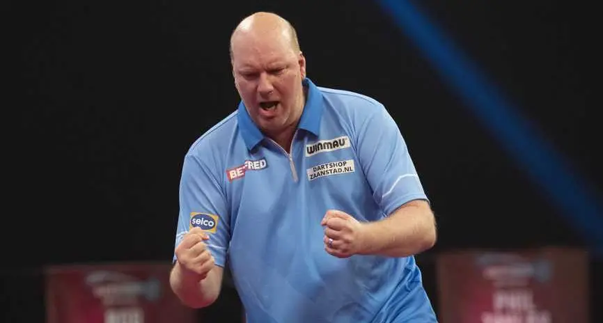 Van der Voort in grandioze Nederlandse thriller naar derde ronde WK Darts