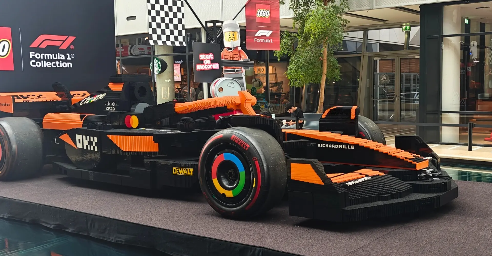 Bekijk de LEGO Formule 1-wagen van Lando Norris nu in het echt
