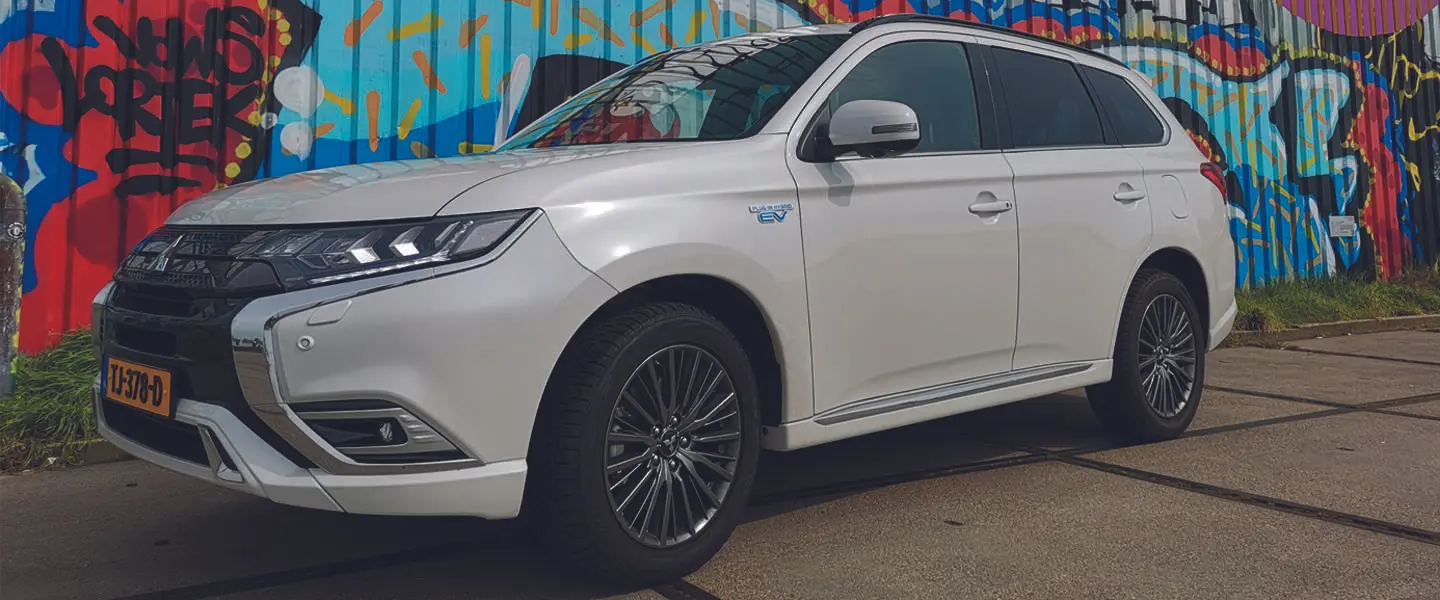 outlander phev graffiti 1