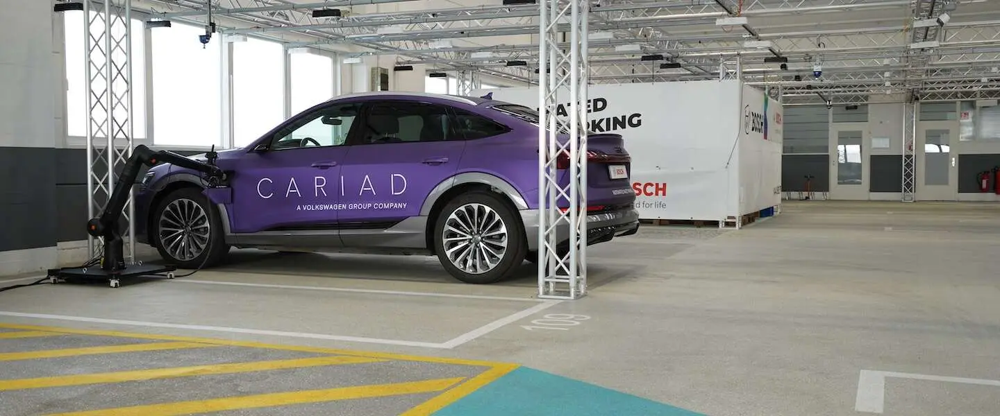 Parkeren en opladen laat je straks over aan een robot