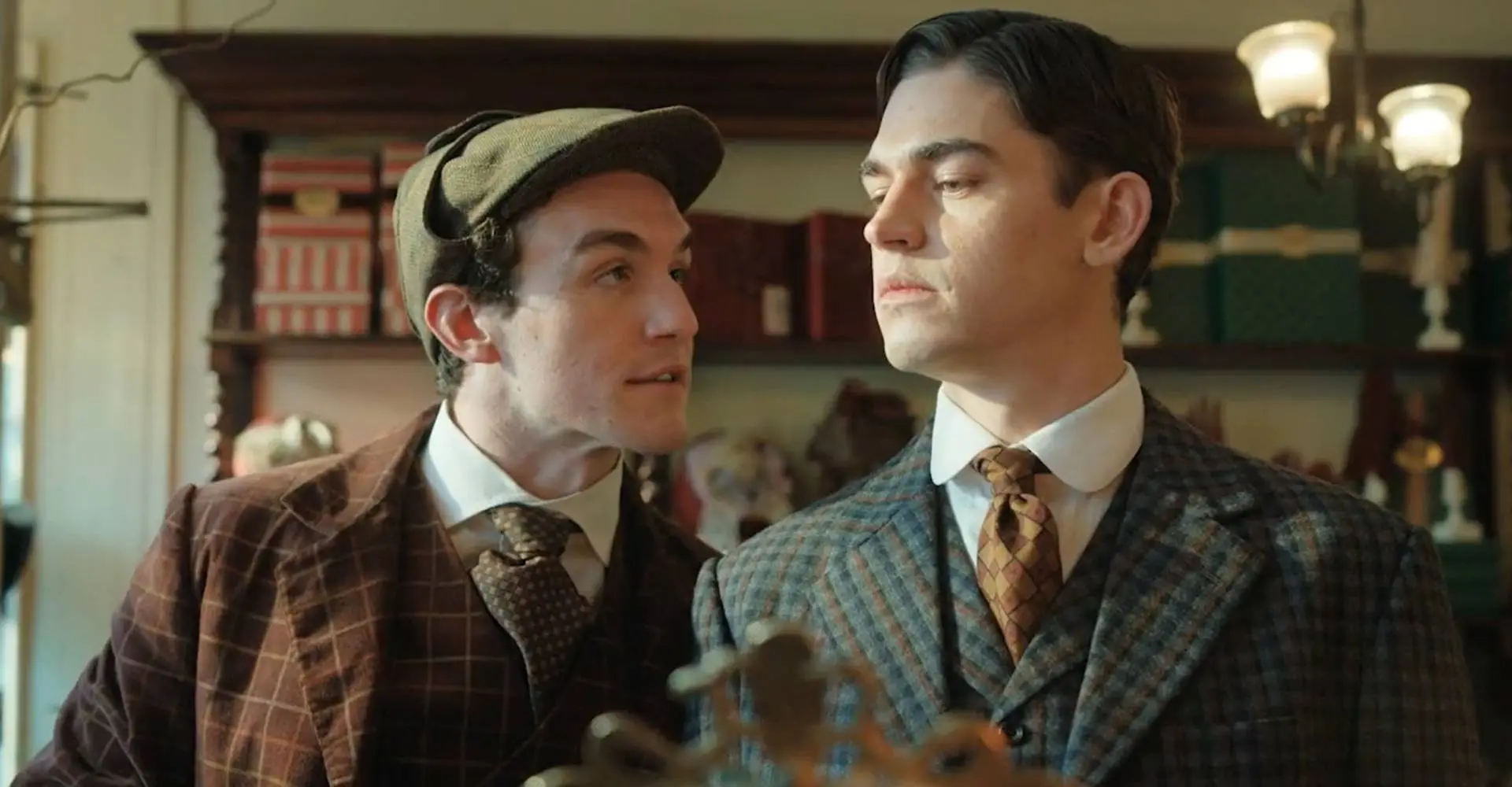 Dit is de eerste trailer van Guy Ritchie's nieuwe serie Young Sherlock