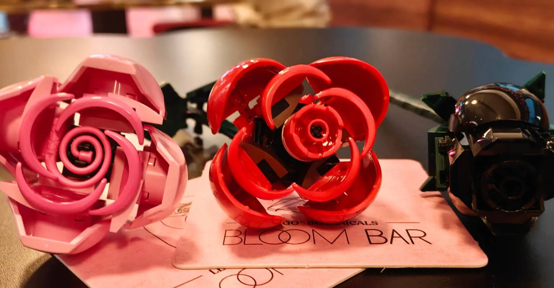 LEGO opent speciaal café om LEGO-rozen te bouwen voor Valentijnsdag