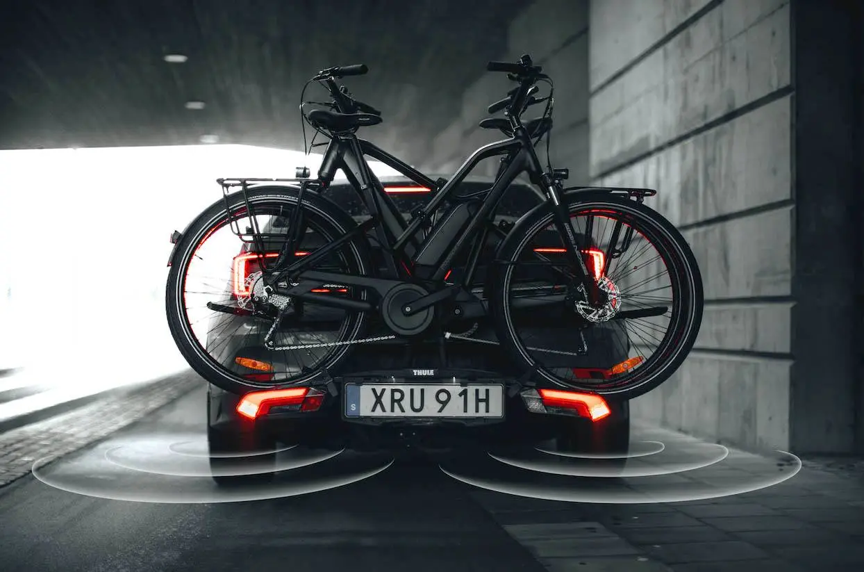 Deze fietsendrager kijkt met je mee: hoe Thule achteruitrijden met fietsen opnieuw uitvindt
