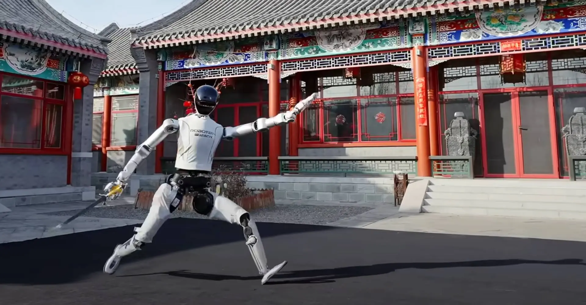 Gelukkig Chinees nieuwjaar: vier het met deze zwaarddansende robot