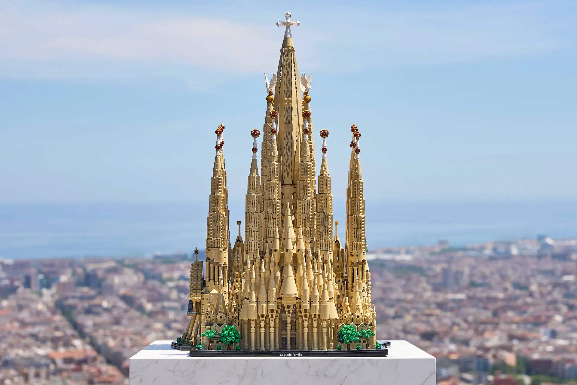 De grootste LEGO-set ooit is geen ruimteschip maar een Spaanse kerk