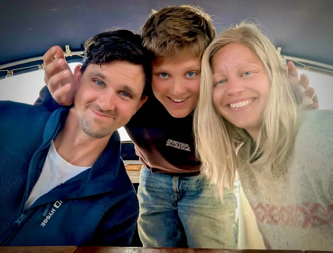 De trosser havets krefter: Nå er familien fra Heradsbygda ute på sitt livs eventyr