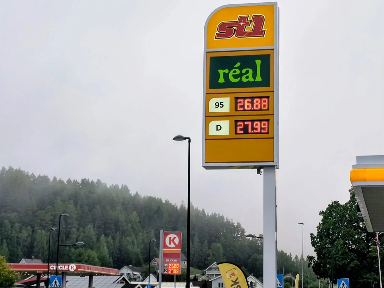 Og så var vi der igjen: Diesel i Hønefoss i dag, 27.99 kroner - som er 80 øre over landsgjennomsnittet