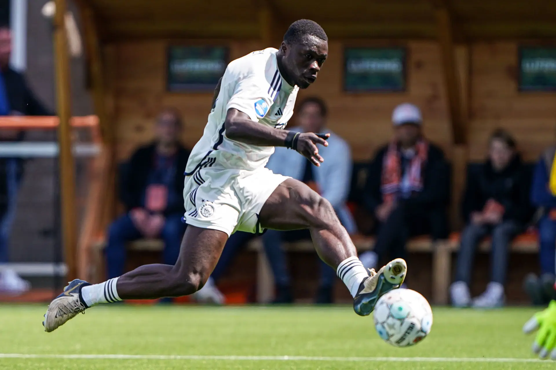 Brian Brobbey gaat voor basisplaats Oranje: 'Heb met Bergwijn doorgetraind'