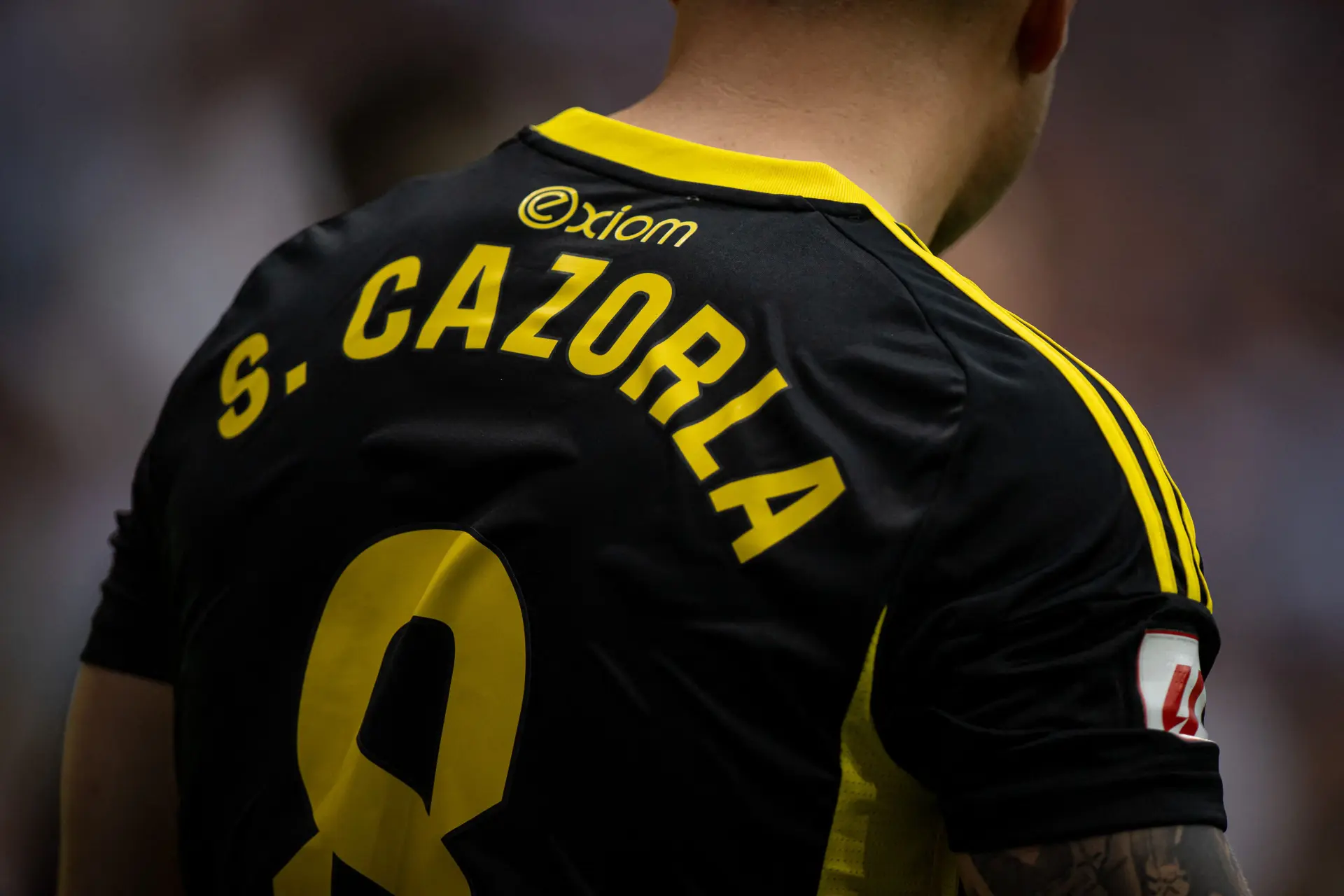Santi Cazorla (39) denkt ondanks mislopen promotie nog niet aan stoppen en blijft nog één jaar bij jeugdliefde