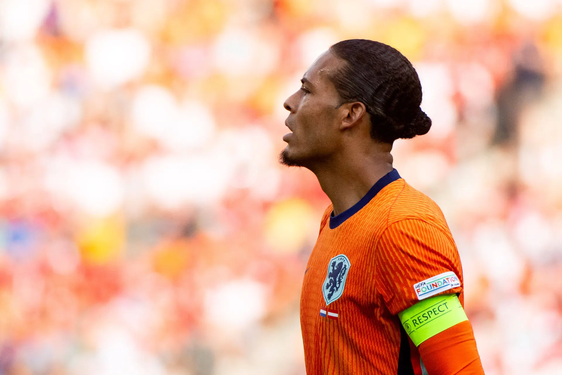 Van Dijk is kritisch op zichzelf na woorden van Van Basten: 'Dat raakt mij wel'