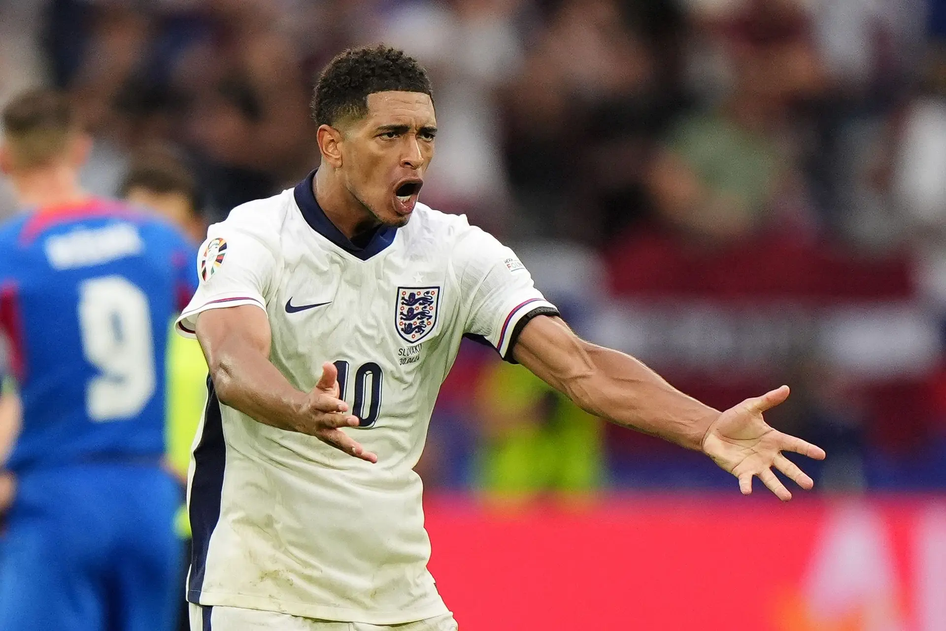 Wereldgoal Bellingham redt Engeland van blamage en verslaat Slowakije in achtste finale