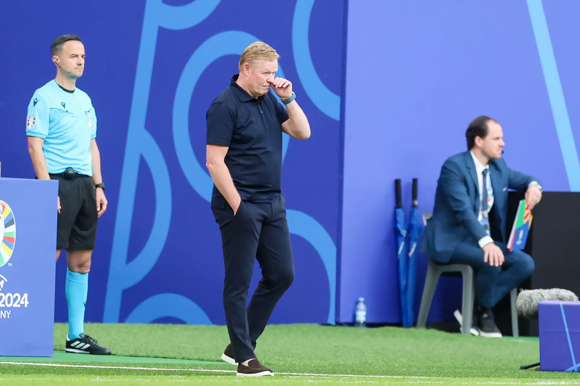 Video: Vreemd moment Ronald Koeman gaat de wereld over: 'Op heterdaad betrapt'