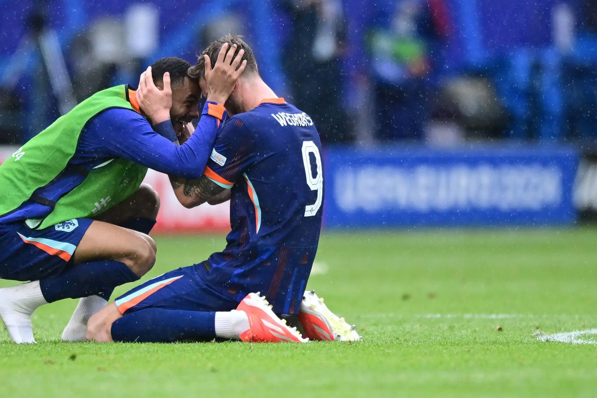 Nederland begint Europees Kampioenschap met krappe zege op Polen: Weghorst de gevierde man