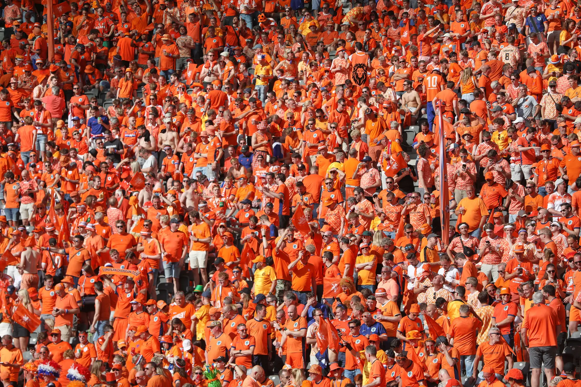 Oranjefans gaan record neerzetten, politie rekent op megadrukte