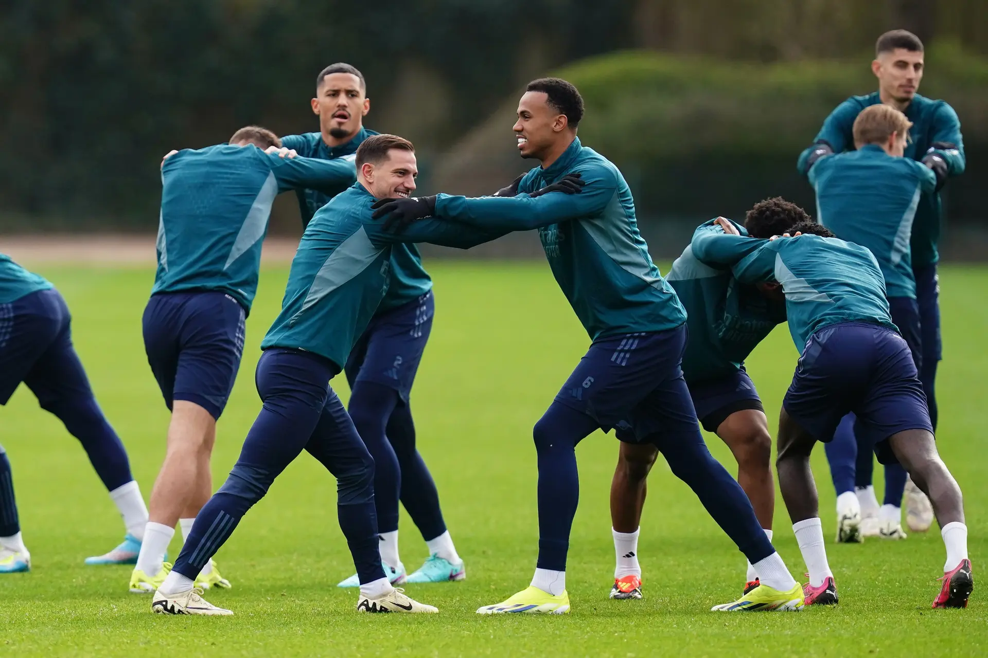 Ajax in gesprek met oud-speler van Arsenal, concurrentie loert