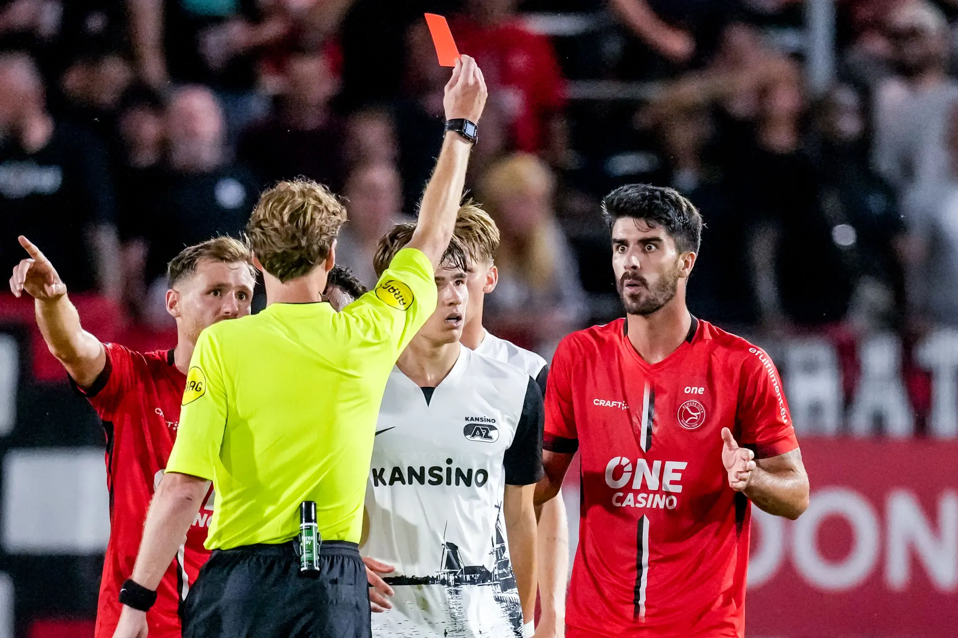AZ woest over zware straf KNVB, Alkmaarders gaan in beroep tegen bond