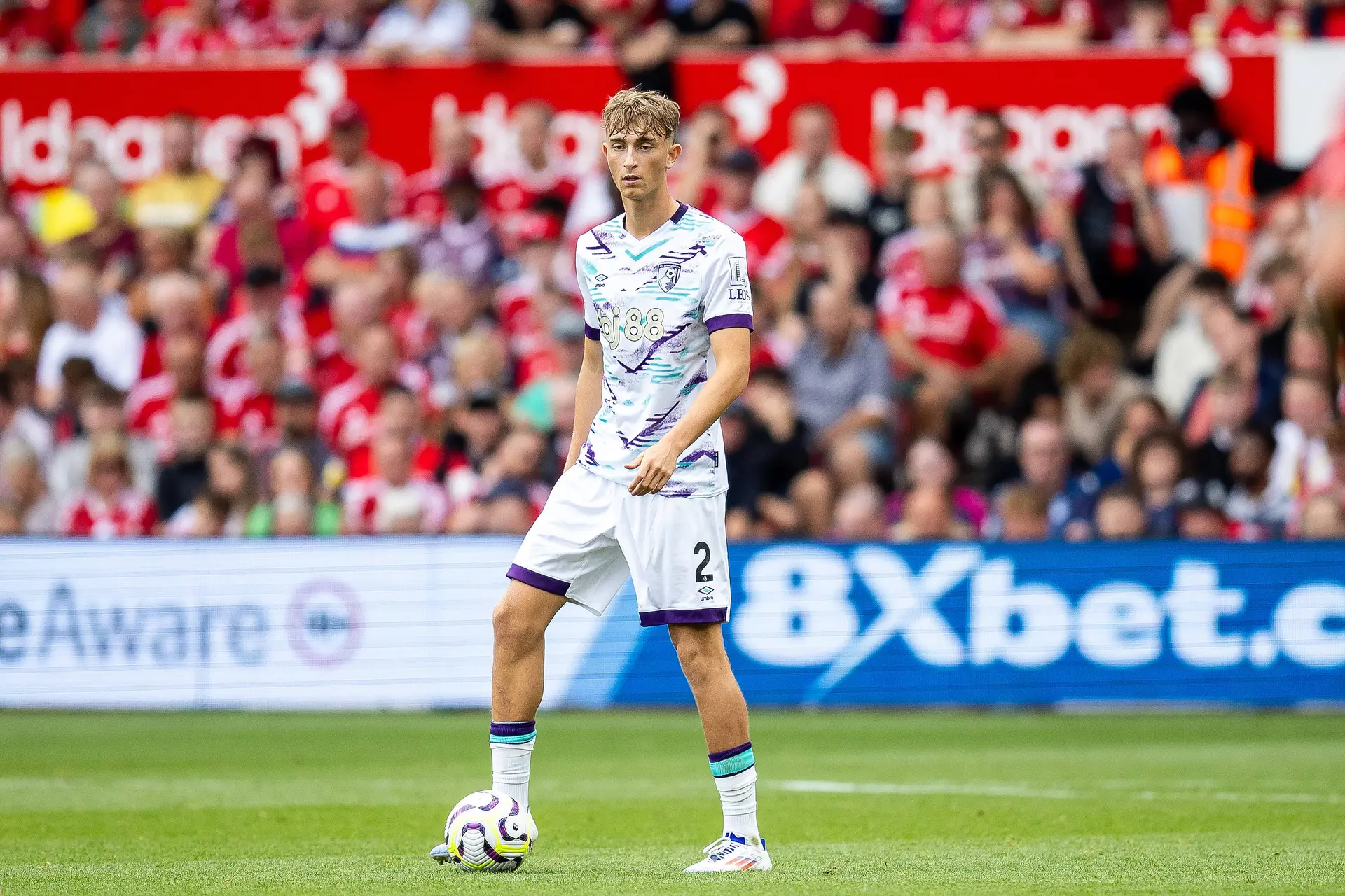 Engelse media lyrisch over Premier League-debutant Huijsen: 'Bijzonder voor zijn leeftijd'