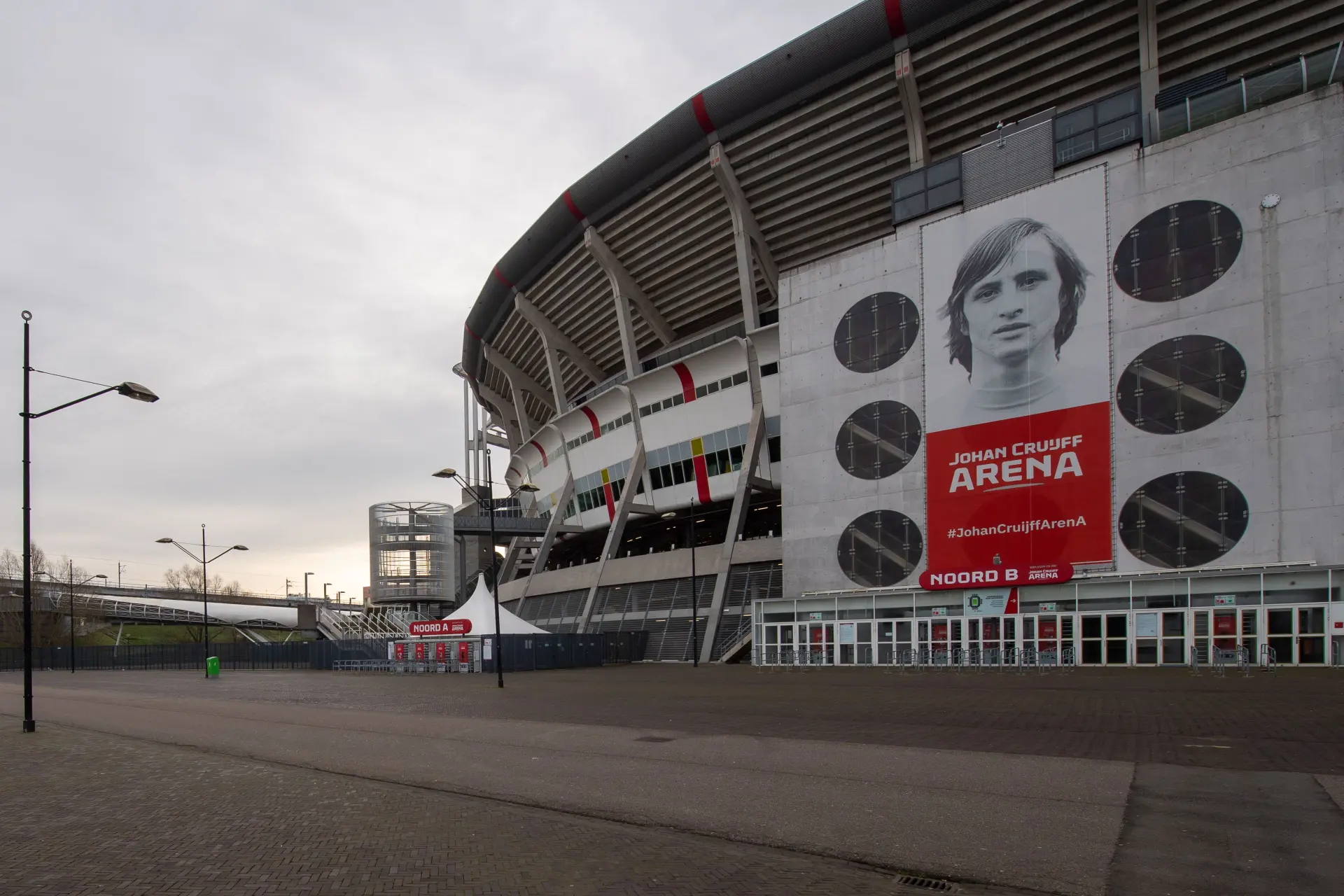 Ajax speelt wéér niet, wedstrijd tegen FC Utrecht afgelast wegens politiestaking