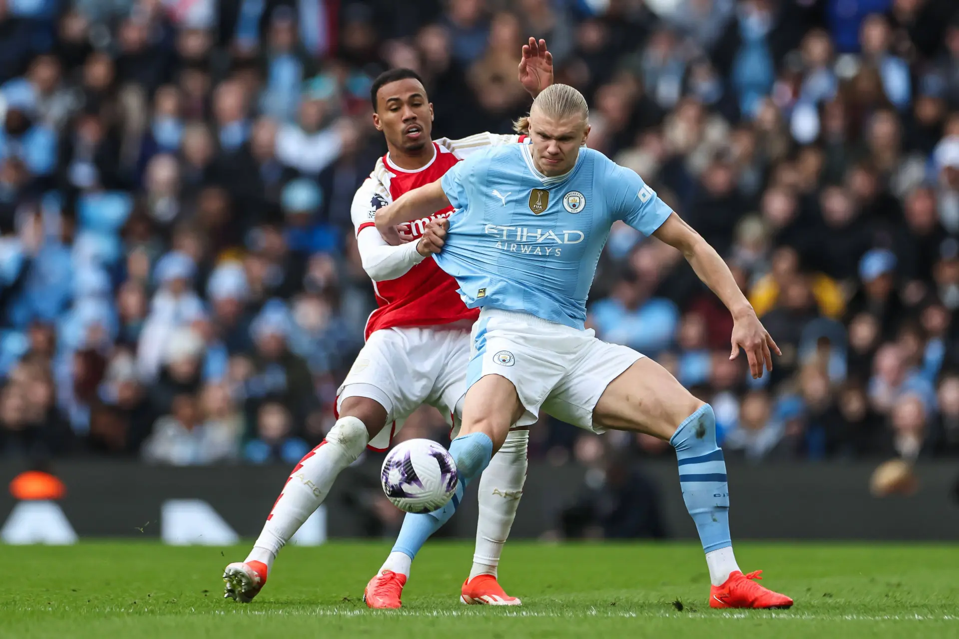 Arsenal niet bang voor doelpuntenmachine Haaland: 'We beginnen erom te lachen'