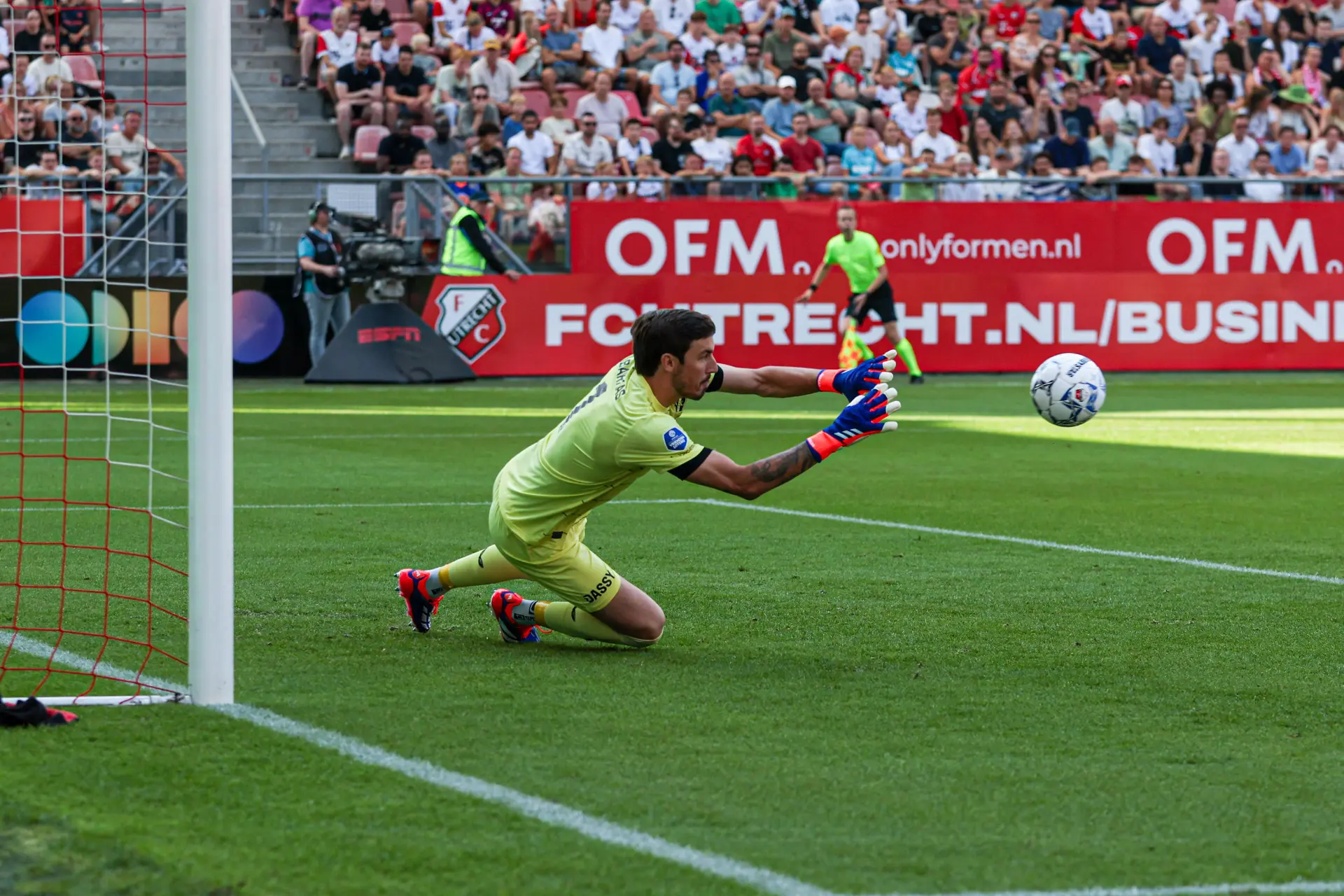 Bizarre schorsing op de loer voor Utrecht-keeper Barkas