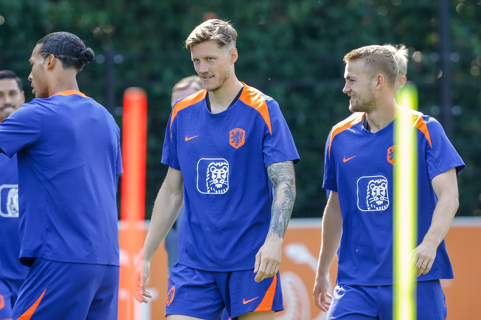 Bonje in Oranje: Weghorst loopt woest weg van training
