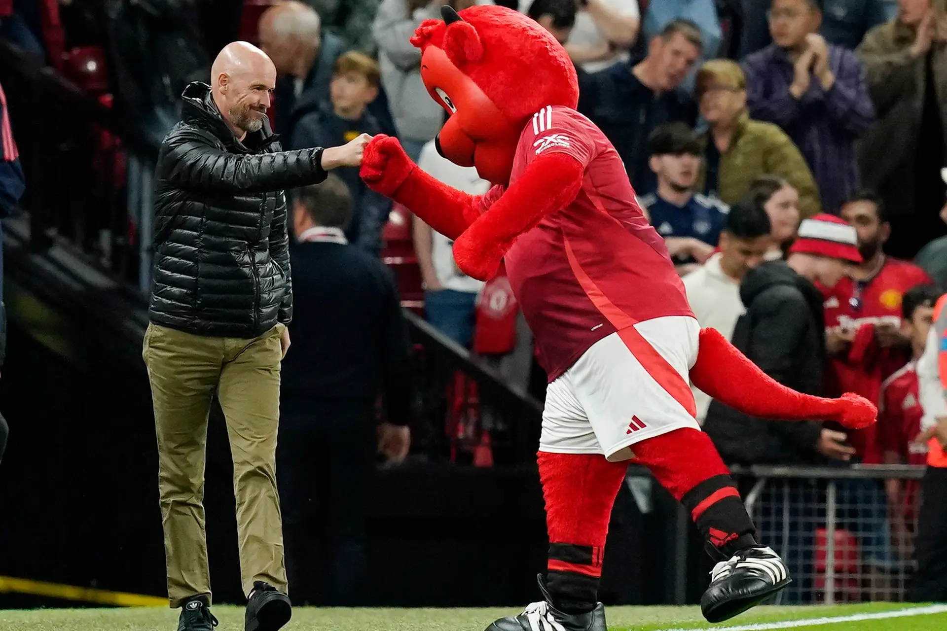 Ten Hag tevreden met Rashford na cadeautje voor Antony: 'Had het nodig'