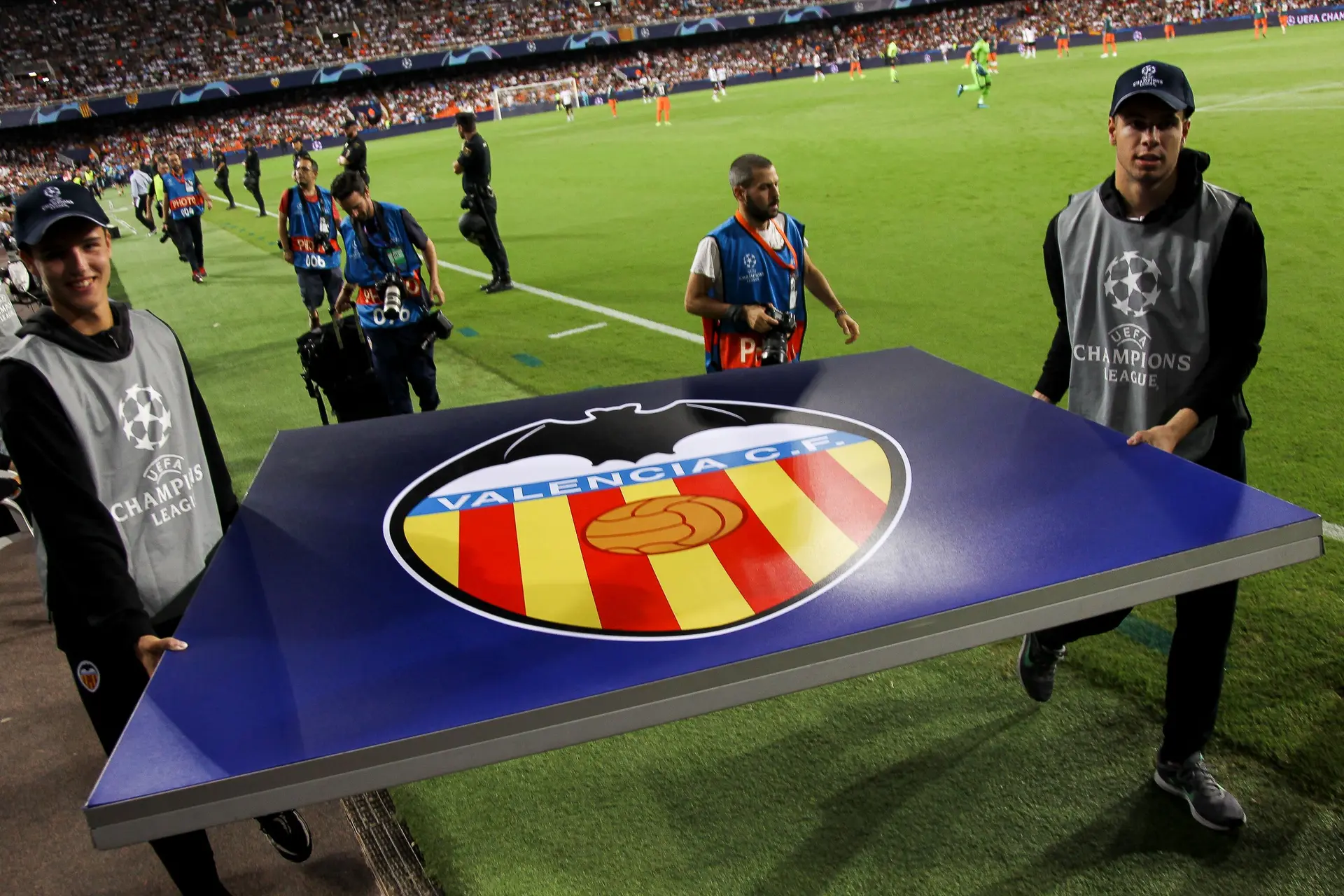 Wilde protesten tegen terrorbaas van LaLiga-club
