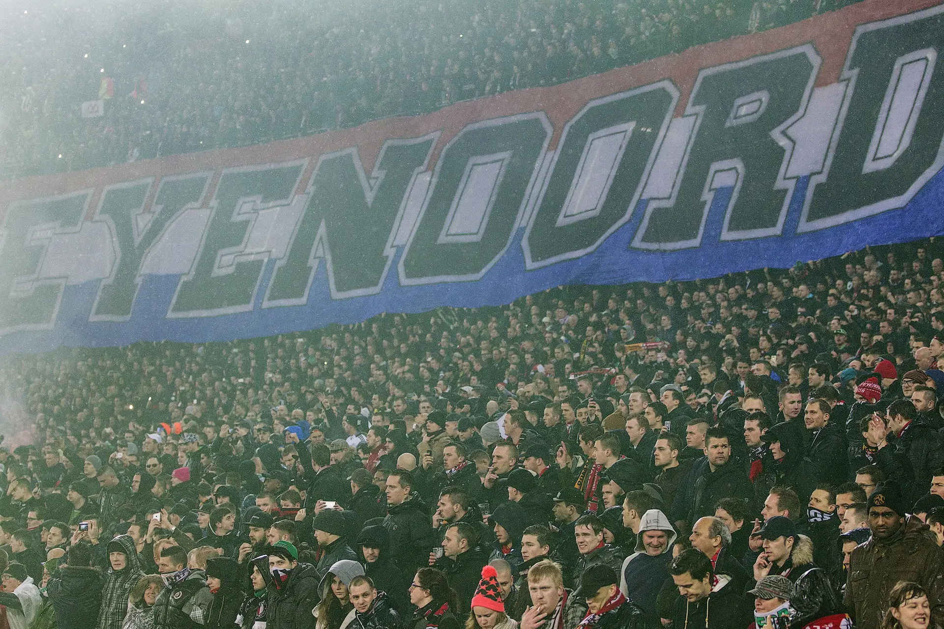 Feyenoord-fans aangevallen in Lissabon door Benfica-hooligans
