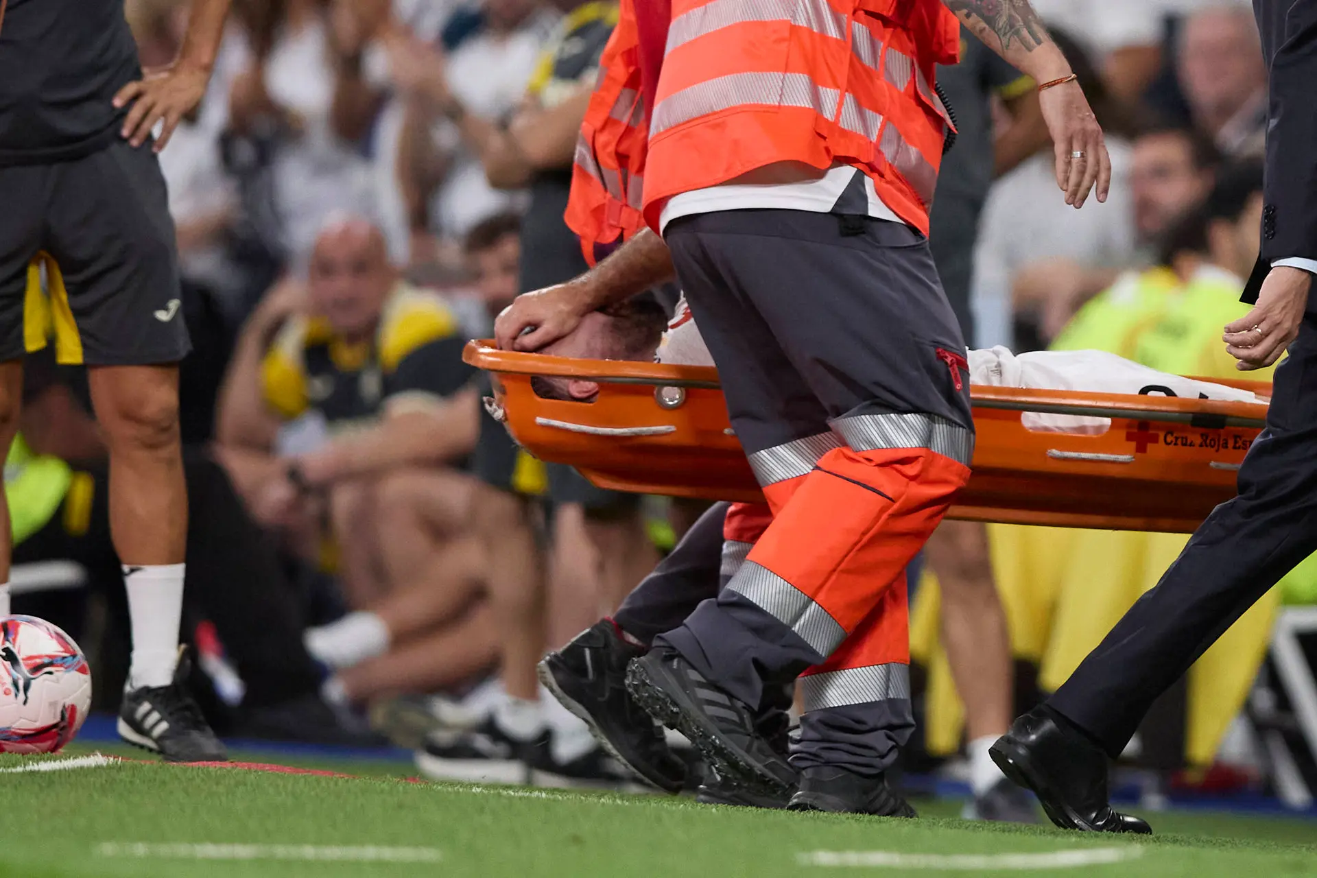 Real Madrid begonnen aan zoektocht na zware blessure Carvajal