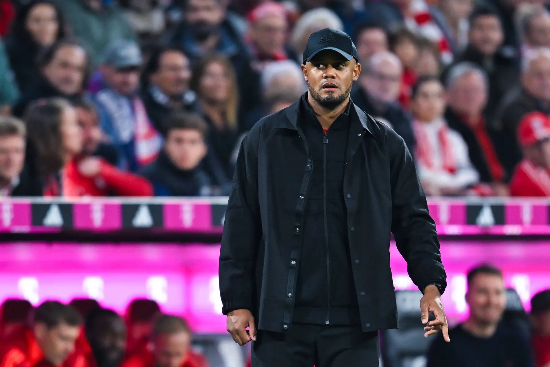 Bayern-trainer Vincent Kompany lyrisch over Barca-ster: 'Om nu al een vervanger voor Messi te hebben is uniek'