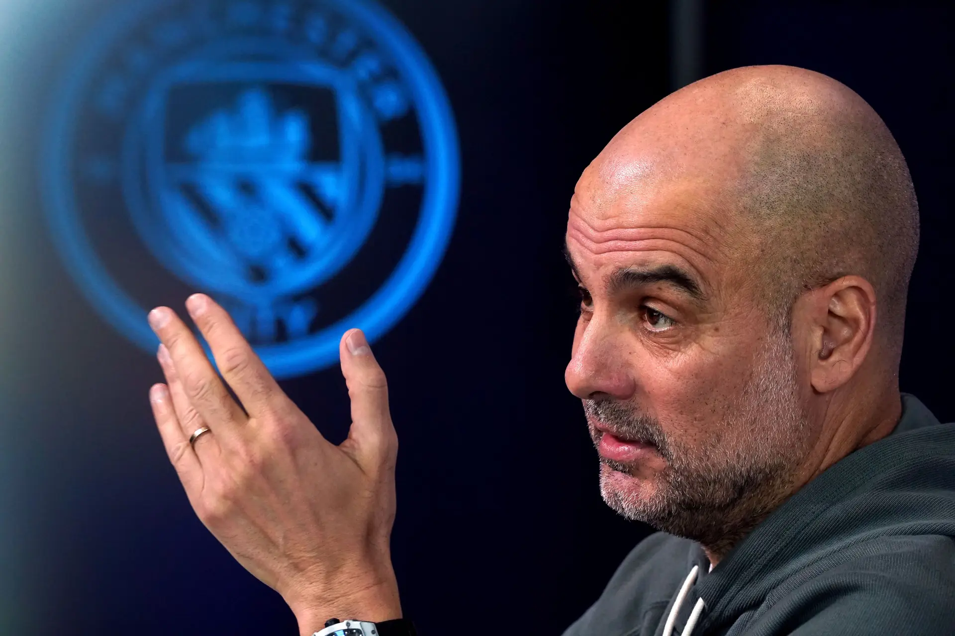 Pep Guardiola verlengt bij Manchester City om opvallende reden: 'Ik wil eerlijk zijn...'