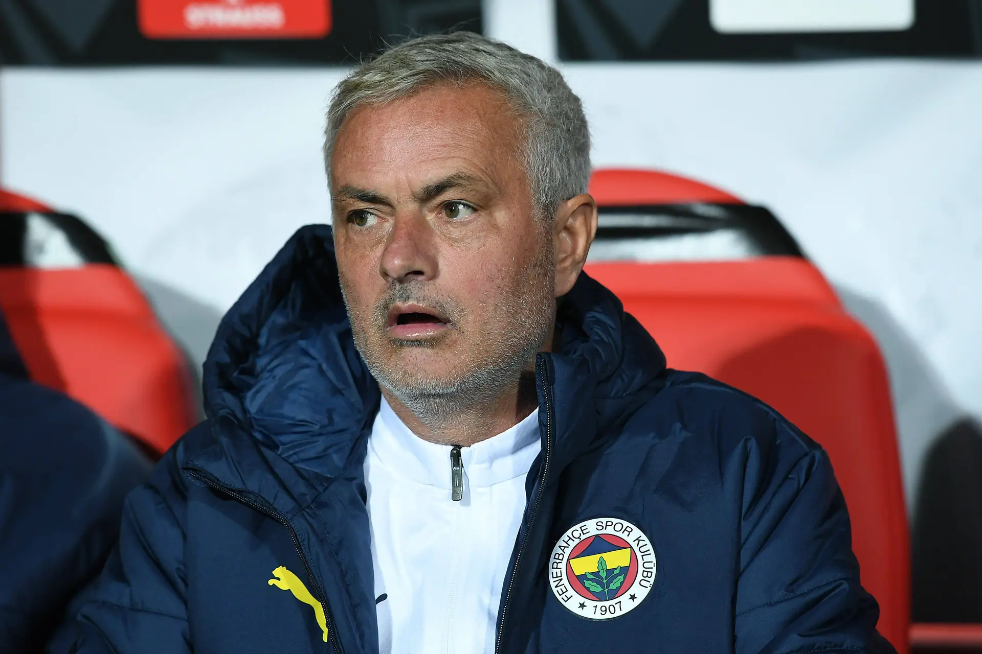 José Mourinho weer eens over de rooie om arbitrage: 'Ik geef de schuld aan Fenerbahçe, ze hebben me niet alles verteld'